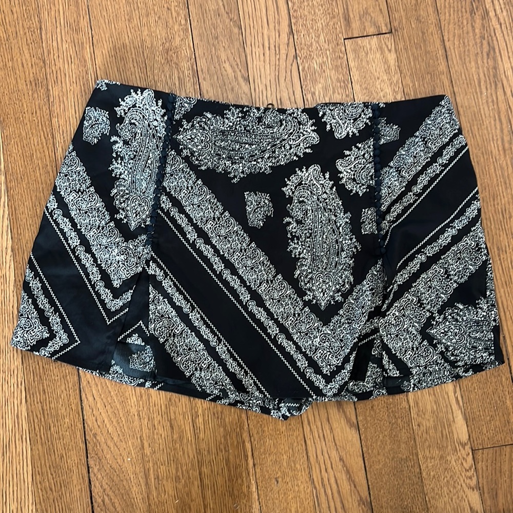 Paisley black skort